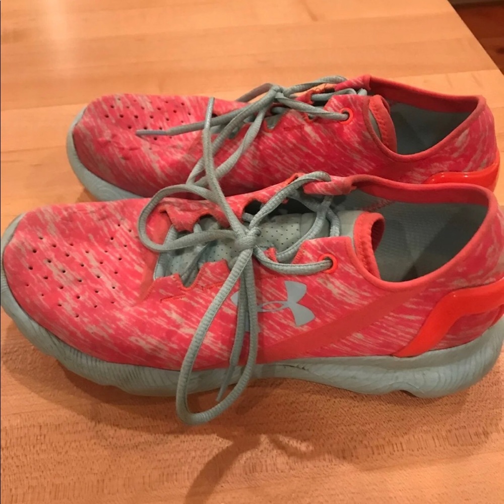 Girls Under Armour Youth Size 4.5